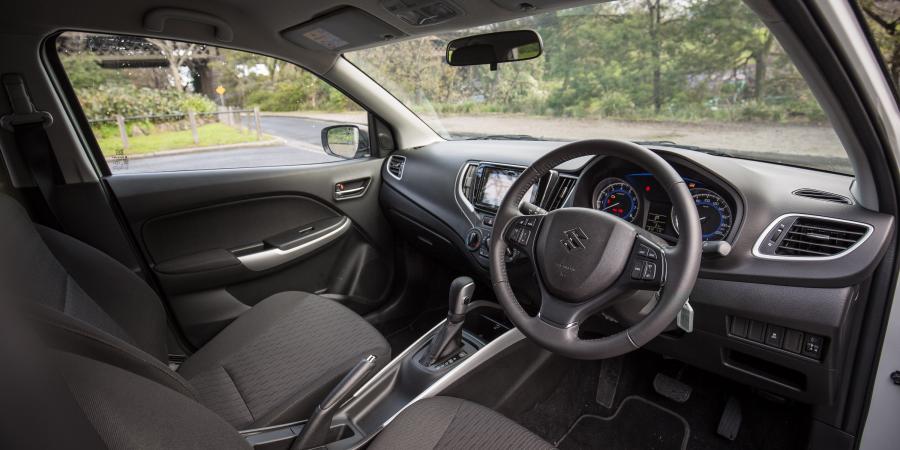 Интерьер Suzuki Baleno GL 2016 года  (AU) (фото 3 из 15)